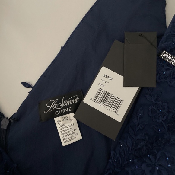 NWT $438 La Femme Curve [ PLUS 22 ] Embroidered Beaded Satin Gown in Navy‎ - Picture 4 of 12